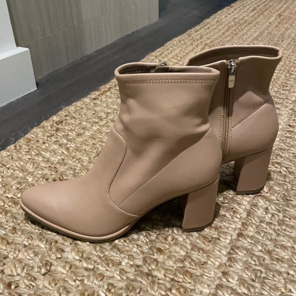 Women’s Marc Fisher nude booties size 8.5
